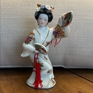 Elegant Porcelain Geisha Figurine - Multicolor